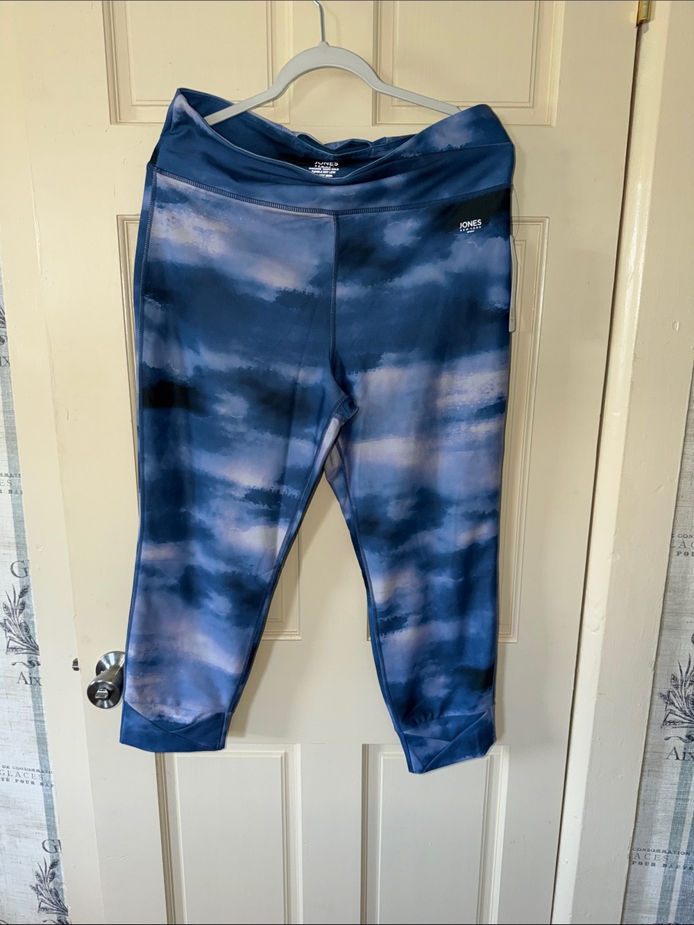 Jones New York Women’s Blue Tie-Dye Capri Leggings